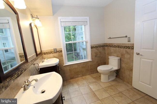 Building Photo - 110 Biscayne Ct