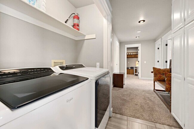 Building Photo - 9063 Mundell Rd