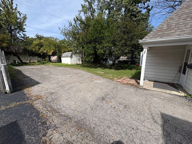 Building Photo - 663 Eastmoor Blvd