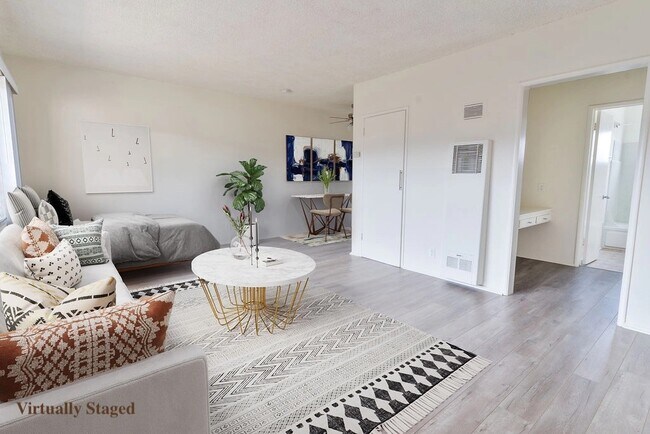 Interior Photo - 10026 Palms Blvd.,