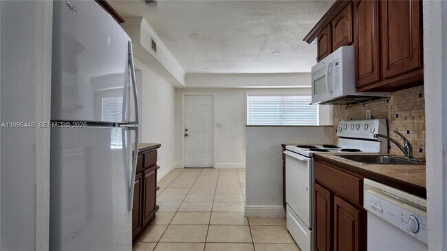 Building Photo - 1021 N Victoria Park Rd