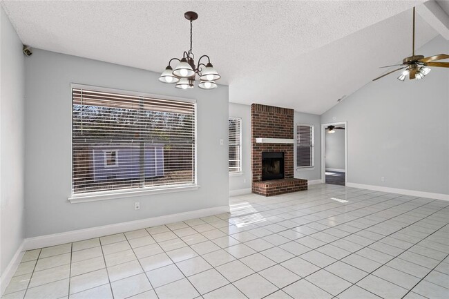 Building Photo - 16207 Parkway Dr