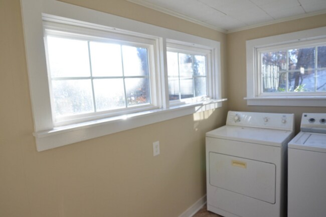 Building Photo - Spacious & Stylish 3-Bedroom Near Wake For...