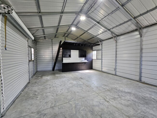 Building Photo - 214 Gracyns Dr