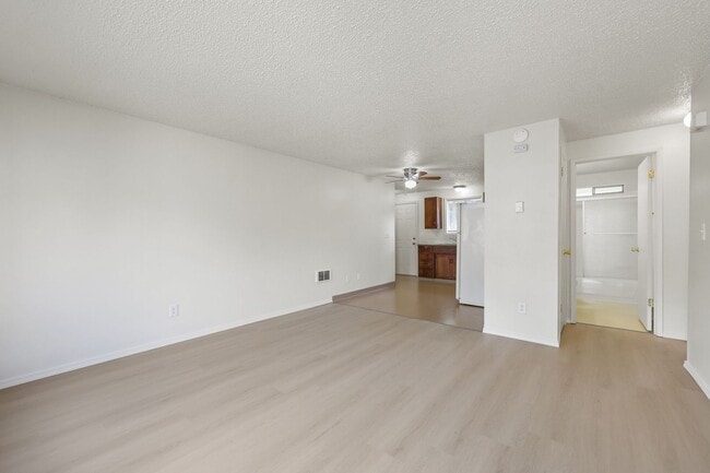 Building Photo - Move in ready! 2 bed 1 bath Olympia duplex!