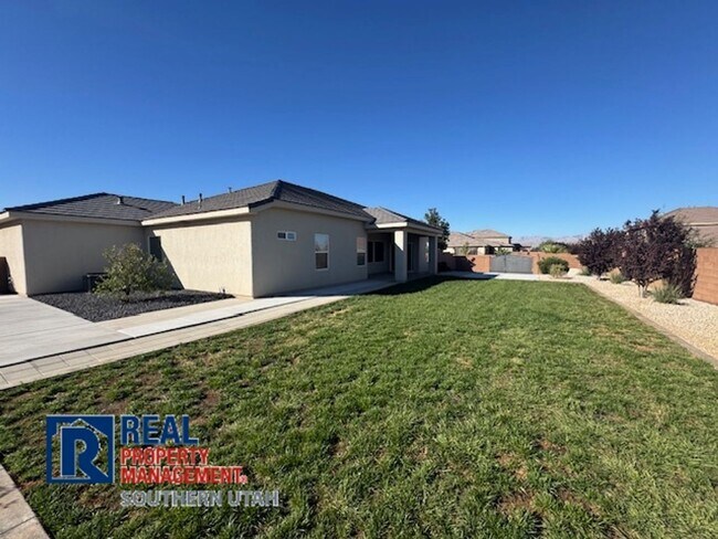 Building Photo - 4 Bedroom in near Crimson Cliffs