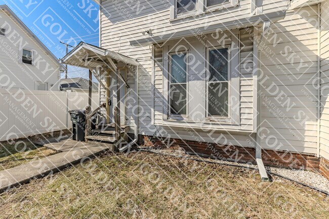 Building Photo - 115 E Willard St