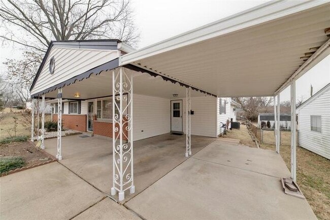 Building Photo - Fantastic 3bd/2ba home! Let yourself in!