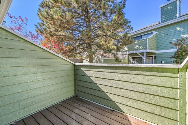 Building Photo - $2,085.00 - 3 Bedrooms, 2 Bathrooms Townhouse in Aurora with Washer and Dryer!