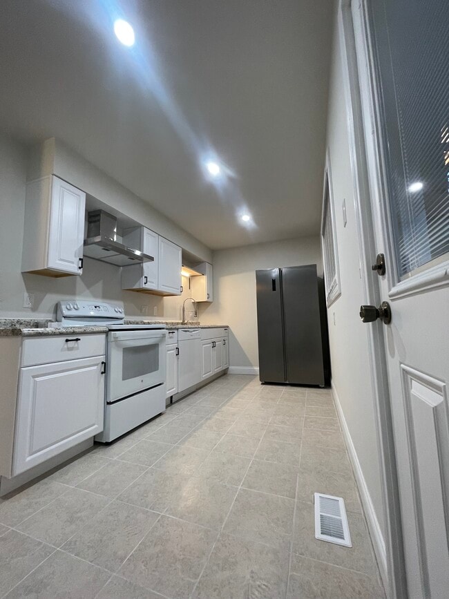 Building Photo - 2400 Windage Dr