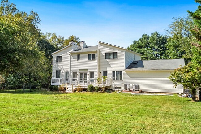 Building Photo - 445 Springvale Rd