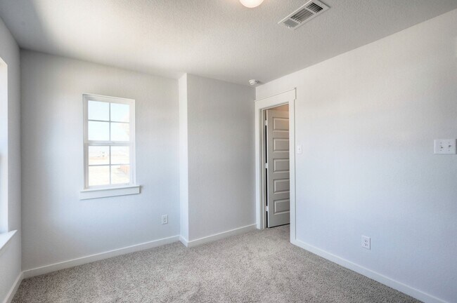 Building Photo - 21251 Shr Blf Dr