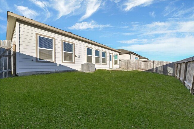 Building Photo - 13010 Laura Lake Dr