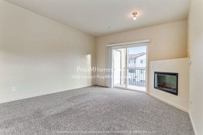 Building Photo - Beautiful Must See Two Bedroom Condo in Ce...