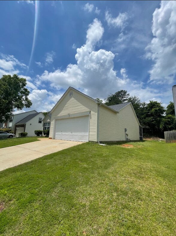 Building Photo - "Charming 3 Bed, 2 Bath Mauldin Home - Perfect for Your Family!"