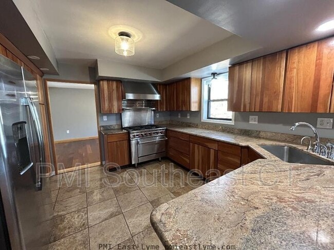 Building Photo - 349 West Rd