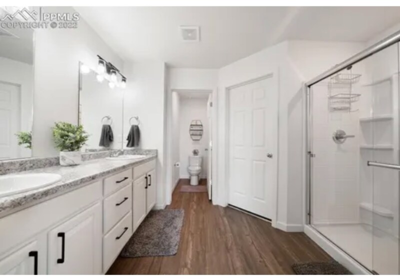 Building Photo - 6456 Glencullen View