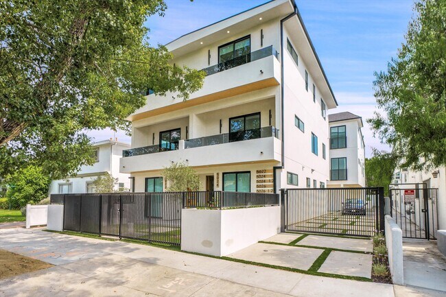 Building Photo - 5022 Cahuenga Blvd