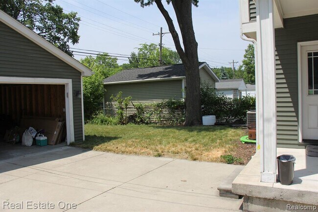 Building Photo - 1500 Mclean Ave