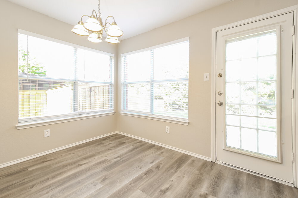 Building Photo - 501 Longshore Dr