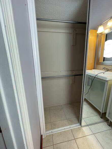 Building Photo - 4242 N Capistrano Dr