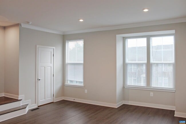 Building Photo - 2061 Lockwood Dr