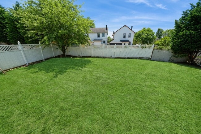 Building Photo - 940 SCHOPMAN Dr