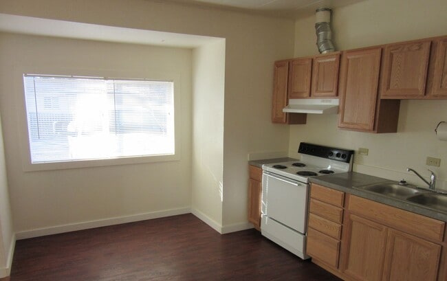 Building Photo - 912 N 1st St