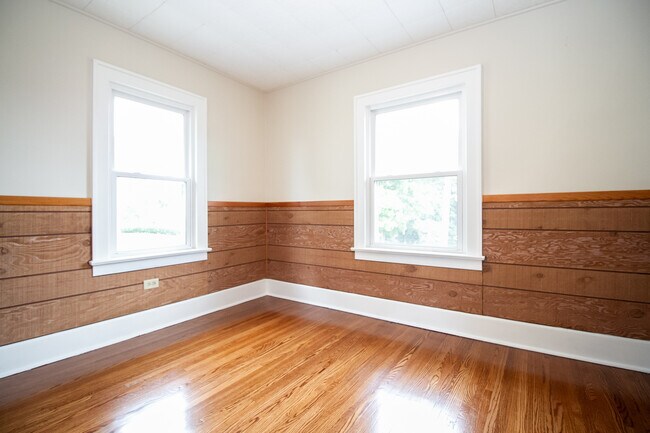 Building Photo - 472 Shasta Dr