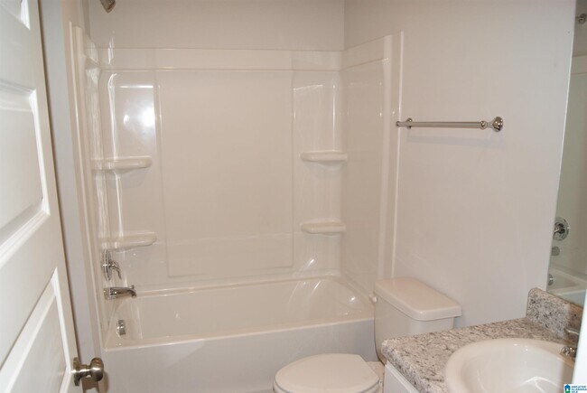 Building Photo - 533 Savannah St