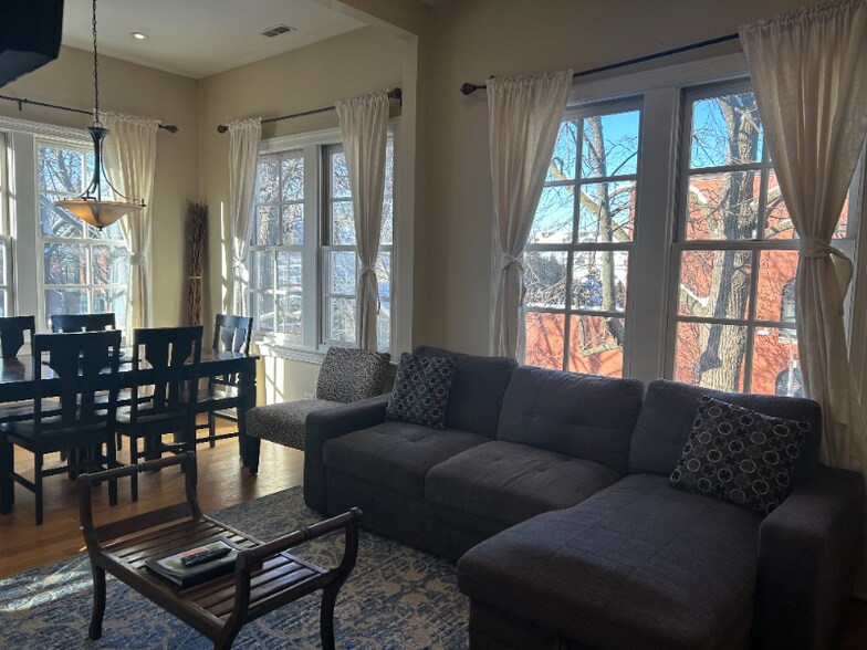 Building Photo - 403 W Eugenie St