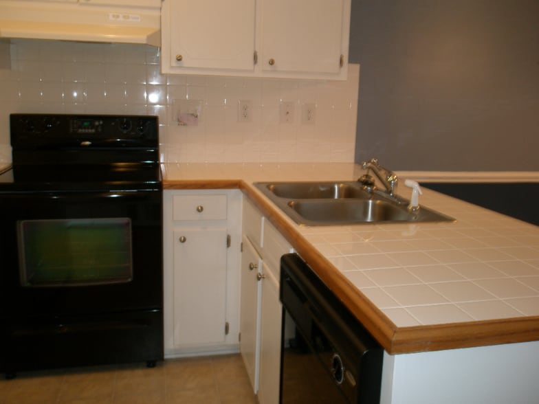 Building Photo - 2330 Vineyard Dr