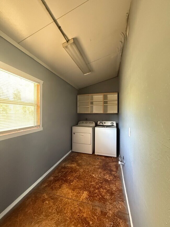 Building Photo - Spacious 4BR/3BA Home on Redmond Street – COMMERCIAL STYLE KITCHEN - Port Charlotte-$500 FIVE HUN...