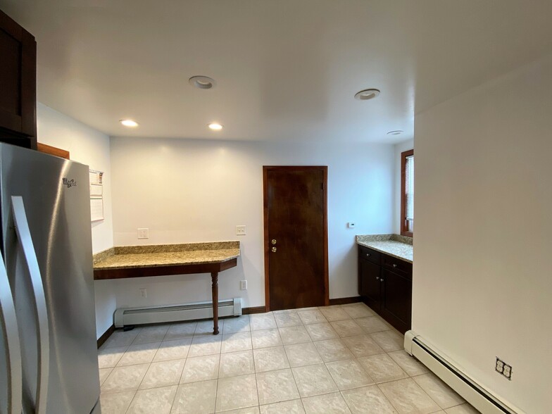 Building Photo - 51 Aldie St