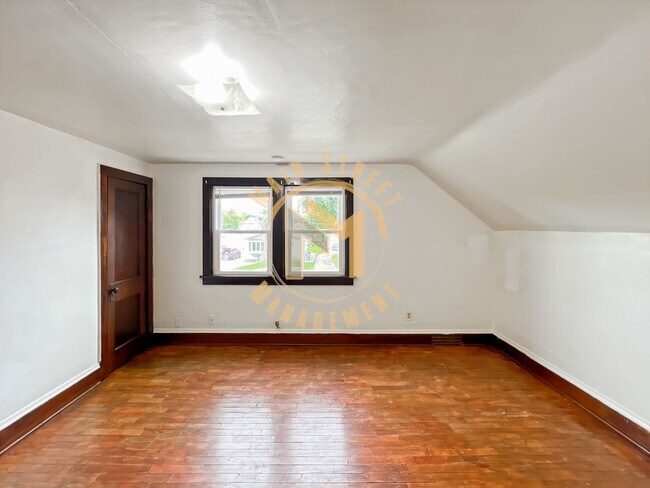 Building Photo - 608 2nd St