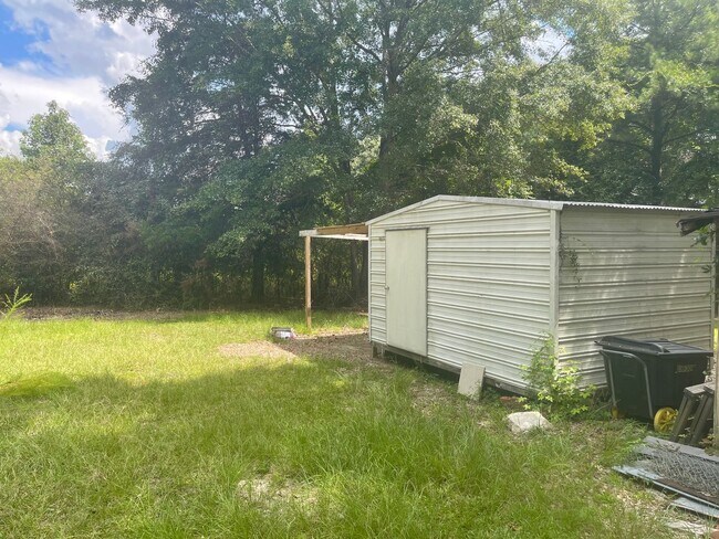 Building Photo - Great house on a large lot in Beauregard.