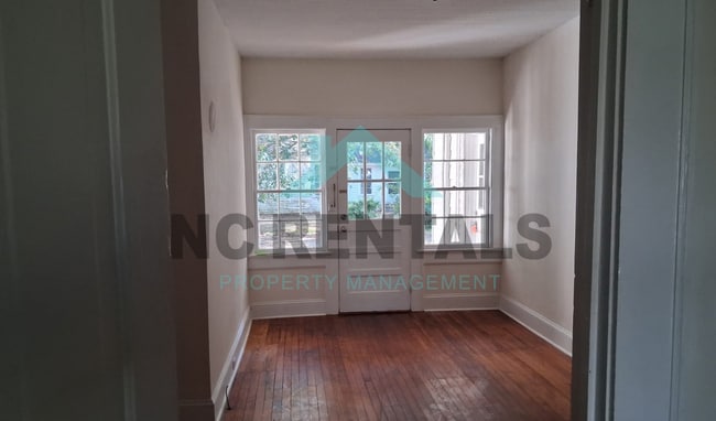 Building Photo - 307 N Parker St