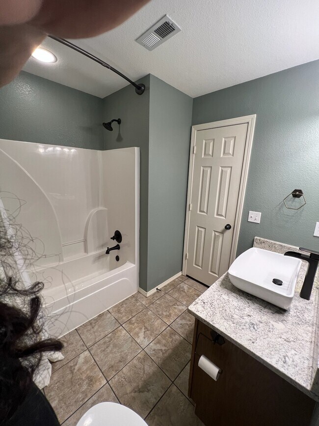 Building Photo - 22 Lyndhurst Dr