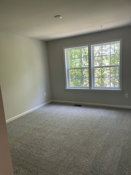 Bedroom 4 (Green) - 10910 Meridian Hill Way