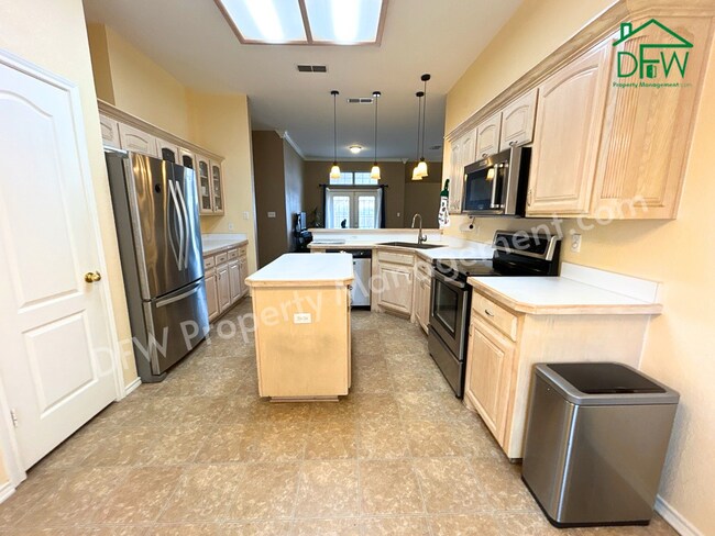 Building Photo - Inviting 3BR/2BA Home with Spacious Backyard for Lease in Fort Worth