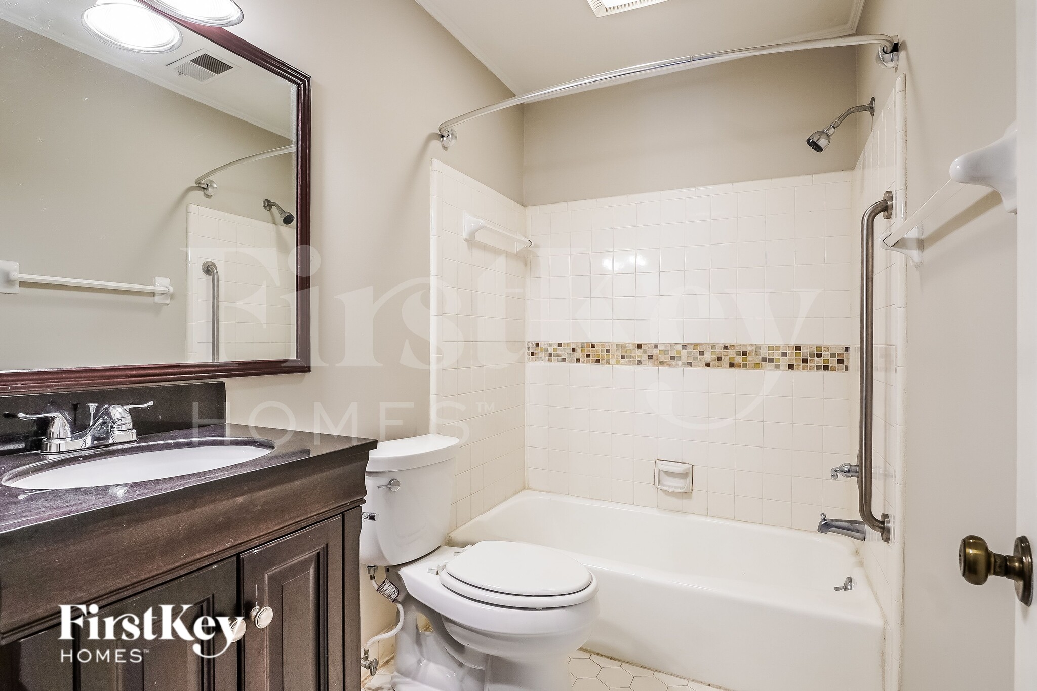 Building Photo - 5143 Colonial Park Rd