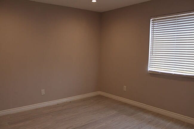 Building Photo - Home Sweet Home!!!
