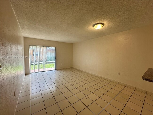 Building Photo - 1008 NW 45th Ave