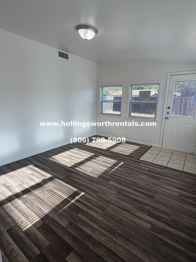 Building Photo - Spacious 3 Bedroom, 2 Bath, 2 Car Garage with bonus room