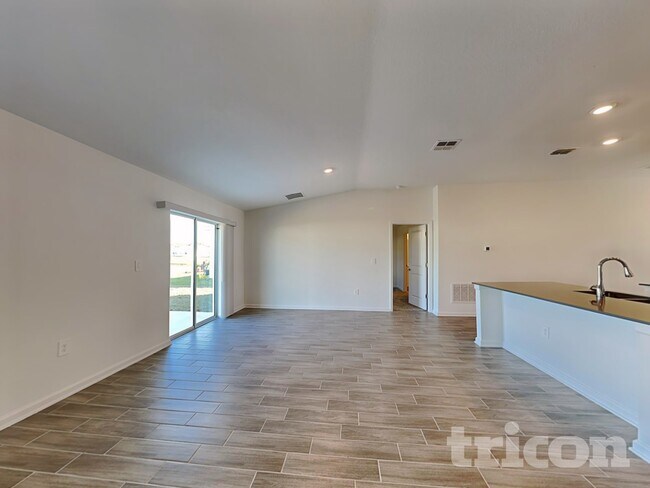 Building Photo - 9496 Revere Ave