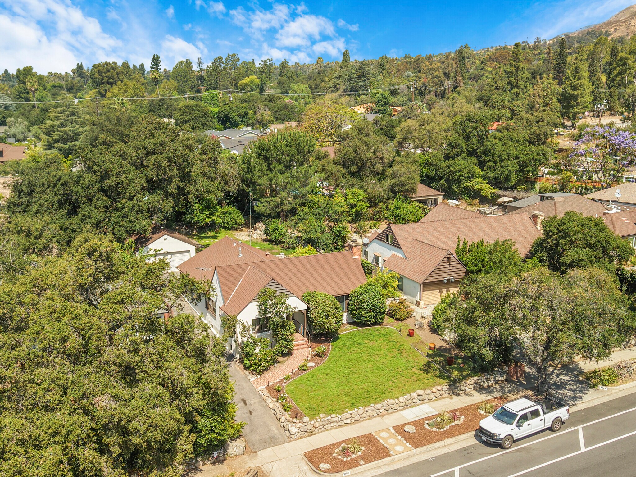Building Photo - 2151 N Altadena Dr