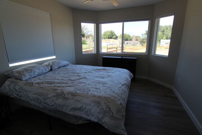 Building Photo - 2 Bedroom, 1 Bath home