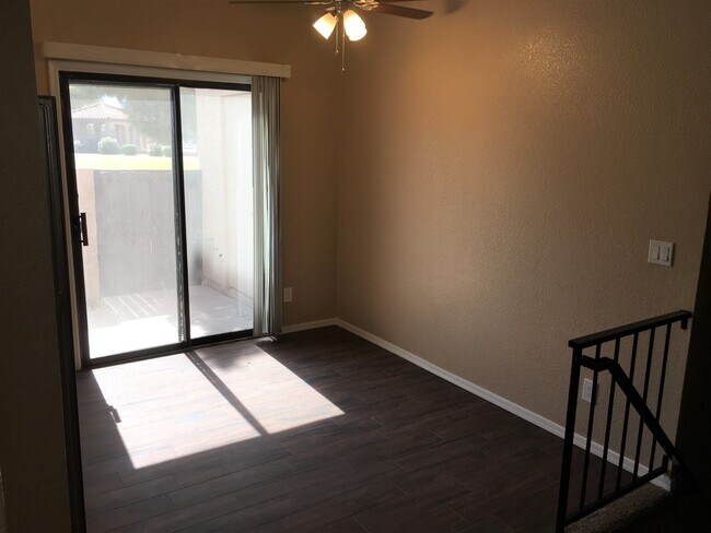 Building Photo - **MOVE-IN SPECIAL 50% OFF MOVE-IN MONTH!!!!** **BEAUTIFUL 3br/2ba TOWNHOME (ELLIOTT & ARIZONA AVE)**