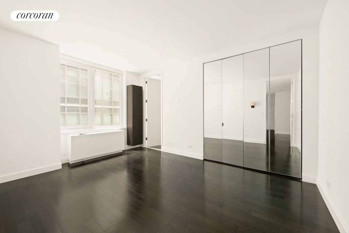 Building Photo - 161 W 61st St