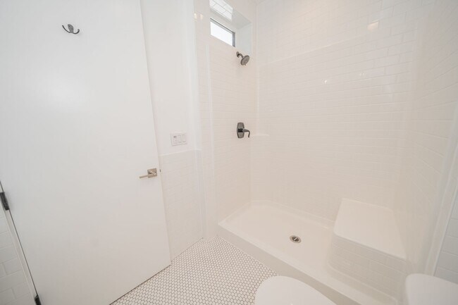 Building Photo - 848 32nd St
